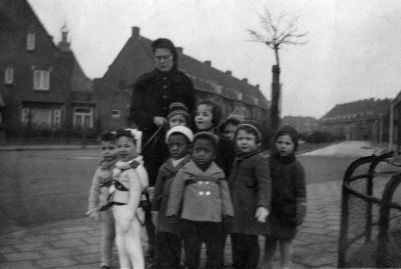 Groepsfoto op hoek Lammenschansweg - Zeemanlaan 1940